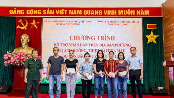 Ciputra Hanoi hỗ trợ các hộ gia đình phường Phú Thượng Tây Hồ thiệt hại nặng sau bão Yagi