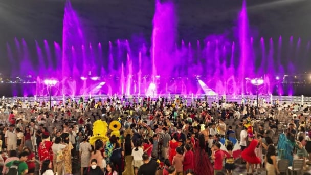 Từ truyền thuyết thành show “triệu view”: Van Phuc Water Show “dậy sóng” mùa hè TP.HCM
