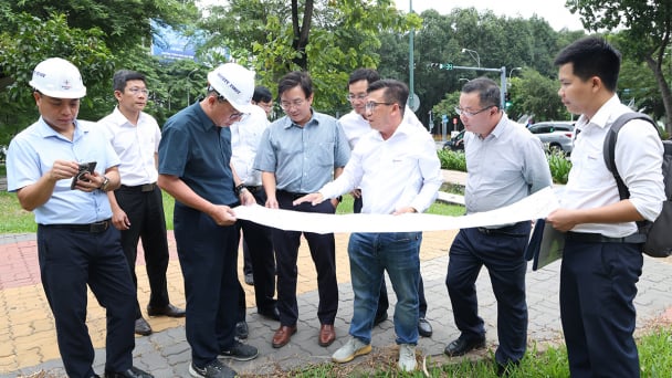 Kiểm tra dự án truyền tải điện cấp bách, đảm bảo cung cấp điện cho sân bay Tân Sơn Nhất