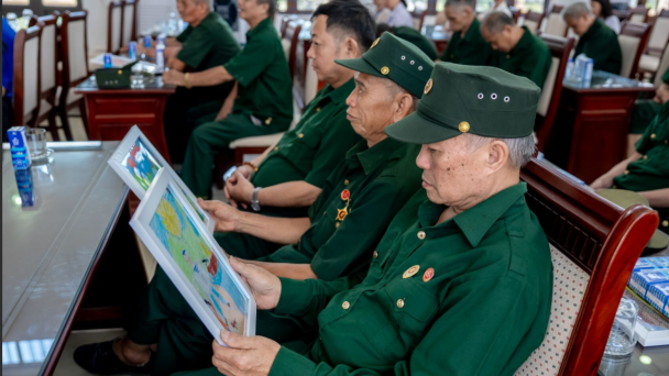 Vinamilk 'viết tiếp câu chuyện hòa bình' bằng tranh và hành động