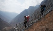 'Làng vách đá' ở Trung Quốc làm giàu nhờ lên mạng kể khổ