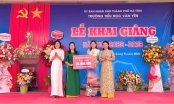 Nữ doanh nhân Hà Tĩnh trao nhiều phần quà đến các trường học đầu năm học mới