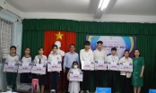 Nhà xuất bản Giáo dục Việt Nam trao tặng học bổng đến với các em học sinh vượt khó học tốt trên cả nước