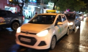 Taxi truyền thống, công nghệ 'tê liệt' ngày Hà Nội chuyển mưa rét