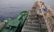 Bắt 2 tàu có nghi buôn lậu xăng trái phép trên biển