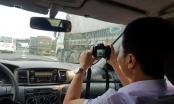 Cảnh sát mật phục xử lý xe vi phạm trên cao tốc