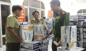 Bắt giữ hàng trăm thùng sữa không được phép lưu hành tại Việt Nam