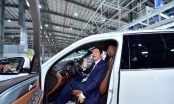 Chủ tịch Xây dựng Hòa Bình Lê Viết Hải là người đầu tiên nhận xe VinFast LUX SA2.0