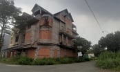 'Thủ phủ' của những căn biệt thự 'ma' giá hàng chục tỷ đồng bị bỏ hoang ở TP.HCM