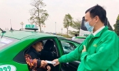 Taxi Mai Linh phát khẩu trang miễn phí cho hành khách đi xe để phòng tránh virus corona