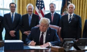 Tổng thống Donald Trump ký ban hành gói kích thích kinh tế lớn nhất trong lịch sử nước Mỹ