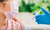 Tiêm vaccine Covid-19 cho trẻ: 'Lợi ích là rõ ràng, nhưng cẩn trọng vừa làm vừa đánh giá'