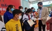 Tạp chí Nhà đầu tư trao 115 suất học bổng tại Hà Tĩnh