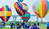 Người dân thích thú lần đầu ngắm hàng chục khinh khí cầu trên bầu trời Hà Nội