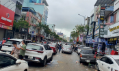 Đường phố Đà Nẵng xơ xác, xe chết máy nằm la liệt sau trận mưa ngập lịch sử