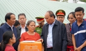 Chủ tịch nước Nguyễn Xuân Phúc thăm nhà người dân, kiểm tra điểm sạt lở tại Đà Nẵng