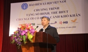 BHXH trao tặng sổ BHXH, thẻ BHYT cho người dân có hoàn cảnh khó khăn tại tỉnh Nghệ An, Hậu Giang và Kon Tum