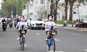 Du khách đến Đà Nẵng hào hứng trải nghiệm xe đạp công cộng