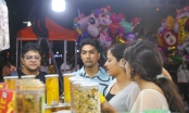 Khách quốc tế thích thú, 'móc ví' mua sản phẩm OCOP tại chợ đêm Sơn Trà