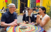 Tim Cook uống cà phê trứng cùng ca sỹ Mỹ Linh, Mỹ Anh tại Hà Nội