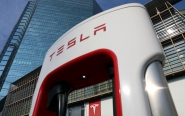 Tesla giảm giá xe điện trên toàn cầu