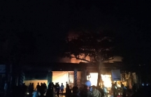 Hà Tĩnh: Cháy lớn trong đêm, 3 nhà dân bị thiêu rụi