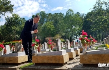 Lần đầu tiên, đại sứ Mỹ viếng nghĩa trang liệt sĩ quốc gia Trường Sơn