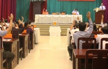 Miễn nhiệm cùng lúc Chủ tịch và Phó Chủ tịch UBND thành phố Huế