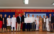 Khu nghỉ dưỡng phức hợp Hoiana trao tặng thiết bị cho 2 trung tâm Y tế tỉnh Quảng Nam