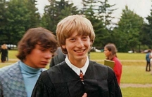 Tỷ phú Bill Gates được nuôi dạy thế nào khi còn nhỏ?