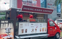 Highlands Coffee đổ bộ đường phố Hà Nội: Đầu tư hẳn ô tô lưu động, giá rẻ hơn 16.000 đồng