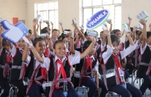 Qũy sữa vươn cao Việt Nam 2020: Vinamilk tặng sữa cho các em học sinh là con em đồng bào dân tộc thiểu số