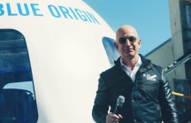 Chưa kịp bay lên không gian, Jeff Bezos đã bị hàng nghìn người muốn cấm trở về Trái Đất