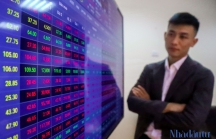 VN-Index lấy lại mốc 1.300 điểm, thanh khoản giảm sút