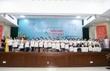 Him Lam Land chung tay ủng hộ Quỹ học bổng 'Nữ sinh hiếu học vượt khó'