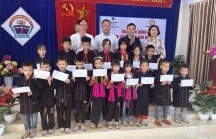 Tạp chí Nhà đầu tư trao 100 suất học bổng học sinh nghèo vượt khó tại Quảng Ninh
