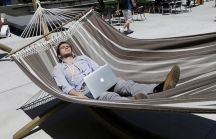 Chuyện lạ ở Silicon Valley: Có nhân viên đi làm như đi du lịch, đến văn phòng ngồi chơi, lĩnh cả cục tiền