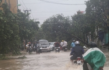 Bão số 12 tàn phá thành phố biển Nha Trang