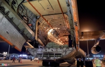 Máy bay vận tải Nga chở thịt hộp, sữa cứu trợ hạ cánh ở Cam Ranh