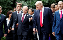 Không gặp riêng, Tổng thống Nga - Mỹ 'tranh thủ' trao đổi ở APEC