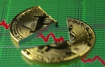 Áp lực bán tháo ngày càng mạnh, Bitcoin thủng mốc 7.000 USD