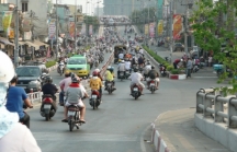 Hà Nội: Cắm biển cấm dừng đỗ ở nhiều tuyến đường