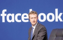 Ông chủ Facebook ồ ạt bán cổ phiếu trước bê bối dữ liệu