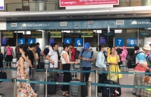 Máy bay đi TP.HCM hạ cánh khẩn cấp ở Đà Nẵng cứu hành khách khó thở