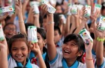 Vinamilk và 76.500 ly sữa nhân ái tới trẻ em tỉnh Vĩnh Long