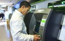 Cùng tăng phí rút tiền ATM, 4 ngân hàng lớn bị NHNN 'tuýt còi'