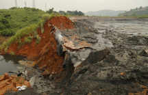 Vỡ đập chứa nhà máy DAP số 2 Lào Cai, 45.000m3 chất thải tràn nhà dân