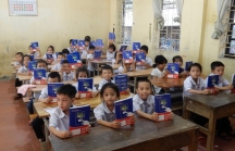 EVN HANOI trao tặng 50 nghìn vở mới cho học sinh khó khăn trên địa bàn Thủ đô