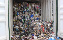 Gần 450 container nhựa phế liệu tồn là của một doanh nghiệp vừa bị khởi tố