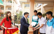Nam A Bank 'nâng bước đến trường - thắp sáng tương lai' cho học sinh khó khăn tỉnh Quảng Ninh
